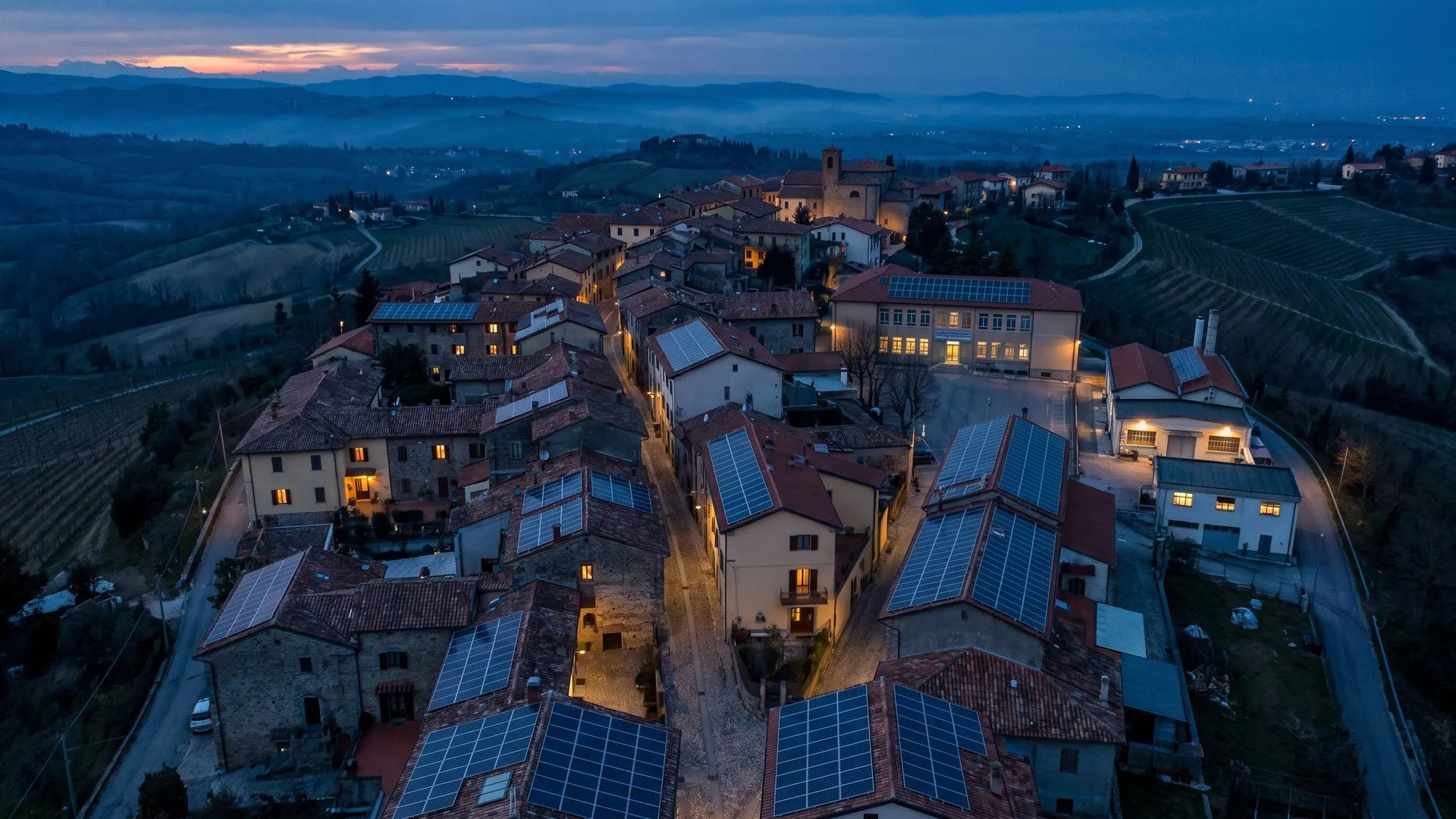 Village with solar rooftops: renewable energy community (illustrative image)