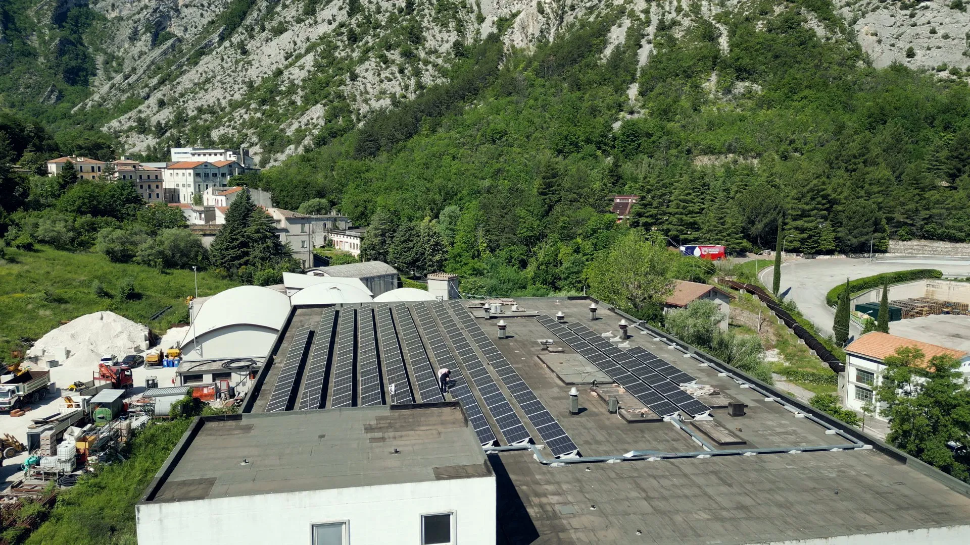 Rooftop solar system on an industrial building installed by New Energy